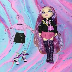 Rainbow High Emi Vanda fashion doll & extra outfit
